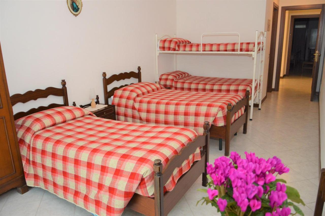 Domus Achille Fosco Hotel Ciampino Bagian luar foto