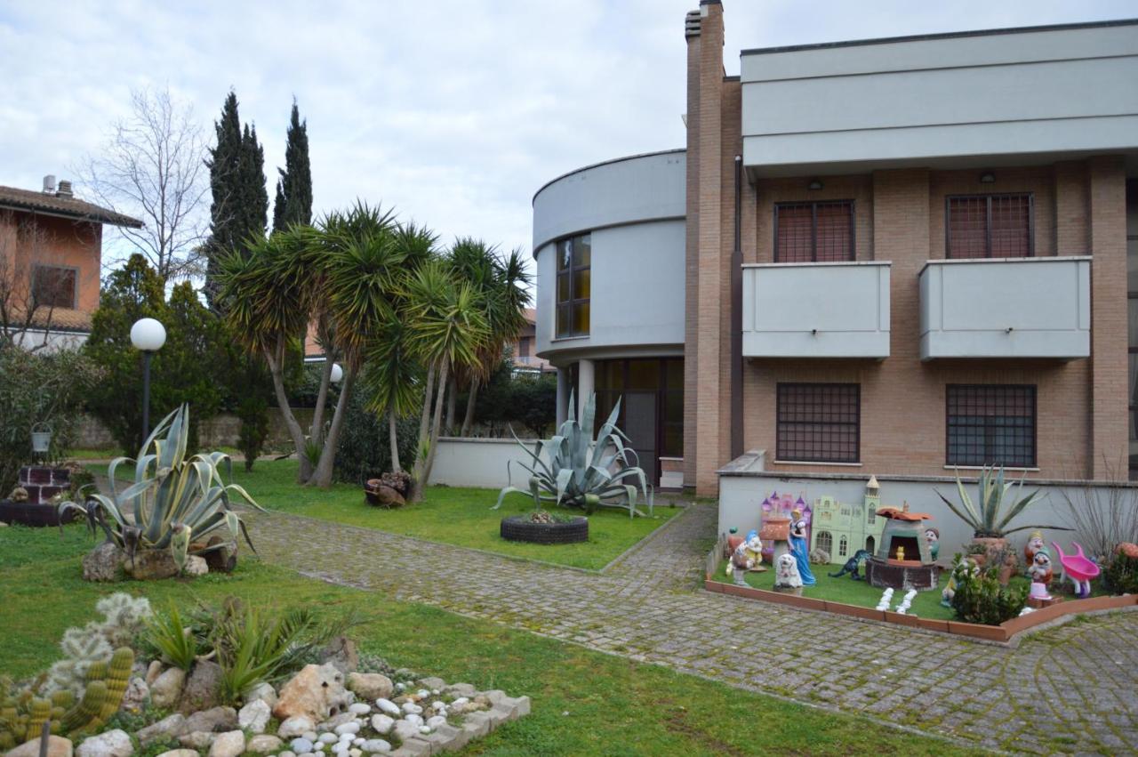 Domus Achille Fosco Hotel Ciampino Bagian luar foto