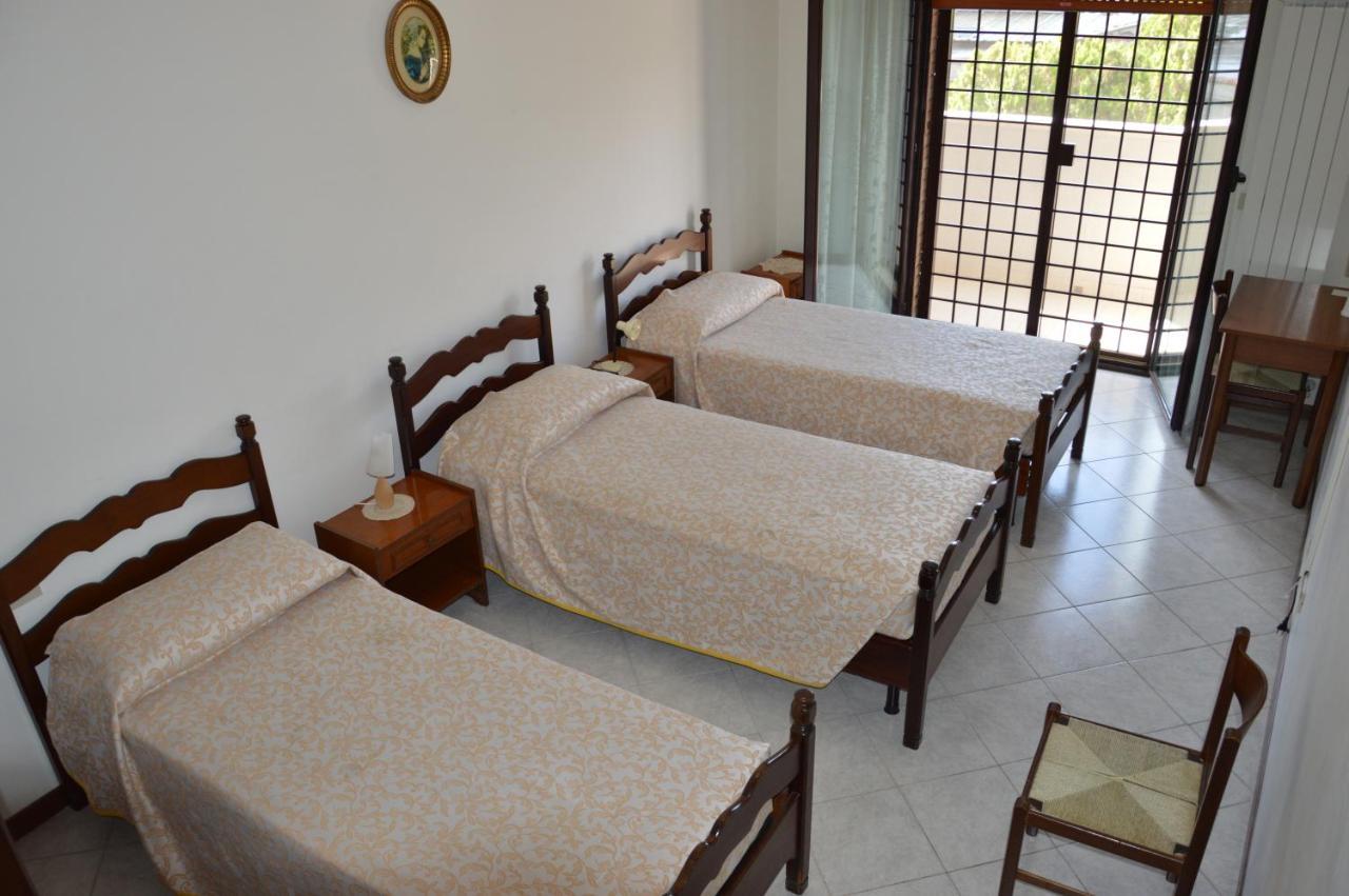 Domus Achille Fosco Hotel Ciampino Bagian luar foto