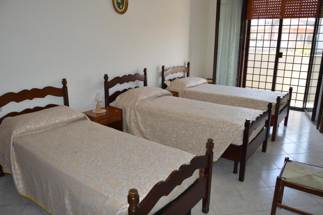 Domus Achille Fosco Hotel Ciampino Bagian luar foto